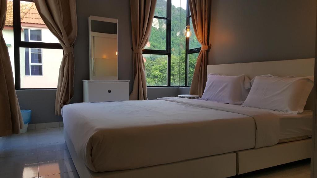 Katil atau katil-katil dalam bilik di Tulip Hotel