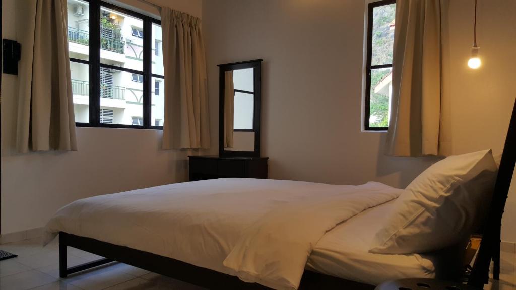 Postel nebo postele na pokoji v ubytování Tulip Hotel