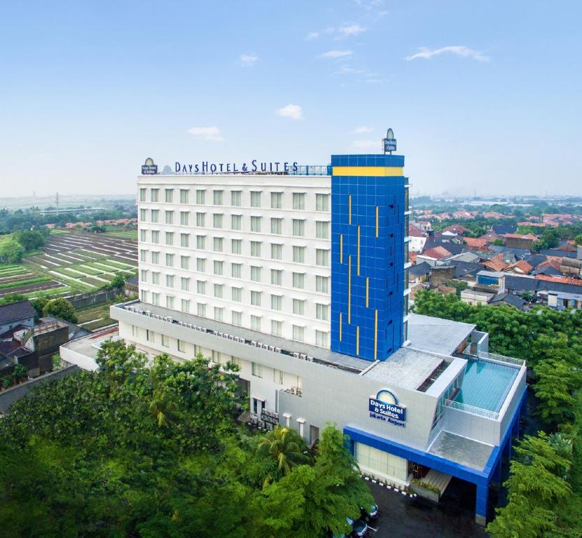 タンゲランにあるDays Hotel & Suites by Wyndham Jakarta Airportのダーラムのダーラムホテルのオーバーヘッドビュー