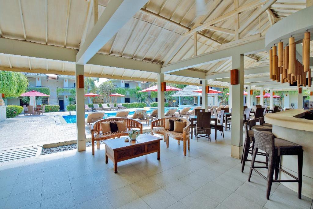 Bazén v ubytování Dewi Sri Hotel nebo v jeho okolí