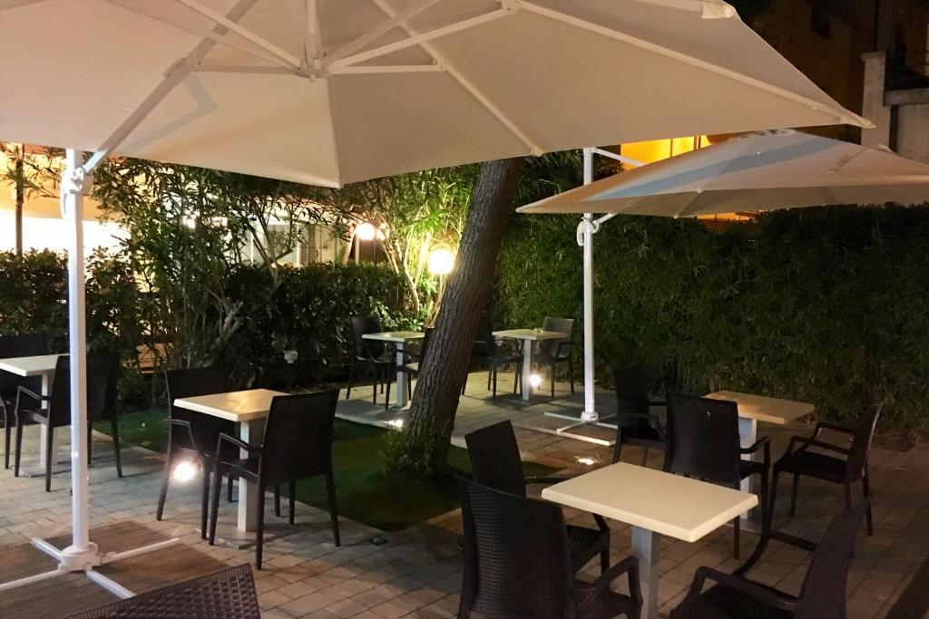 Restaurace v ubytování Hotel Lux