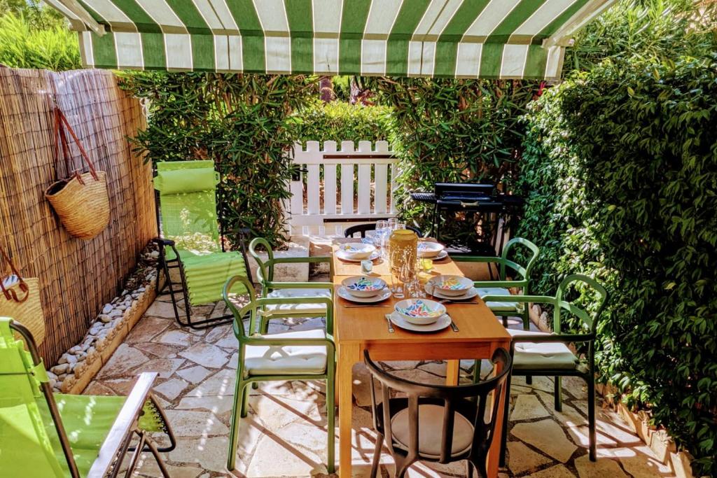 Zahrada ubytování House with terrace and beach access on foot