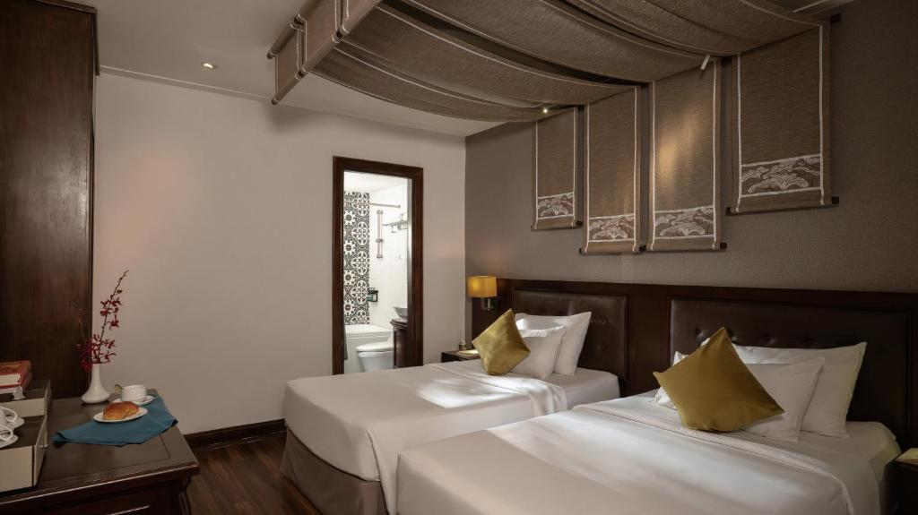 Superior Twin Room No Window (Daily free Minibar & (1) time Afternoon Tea)