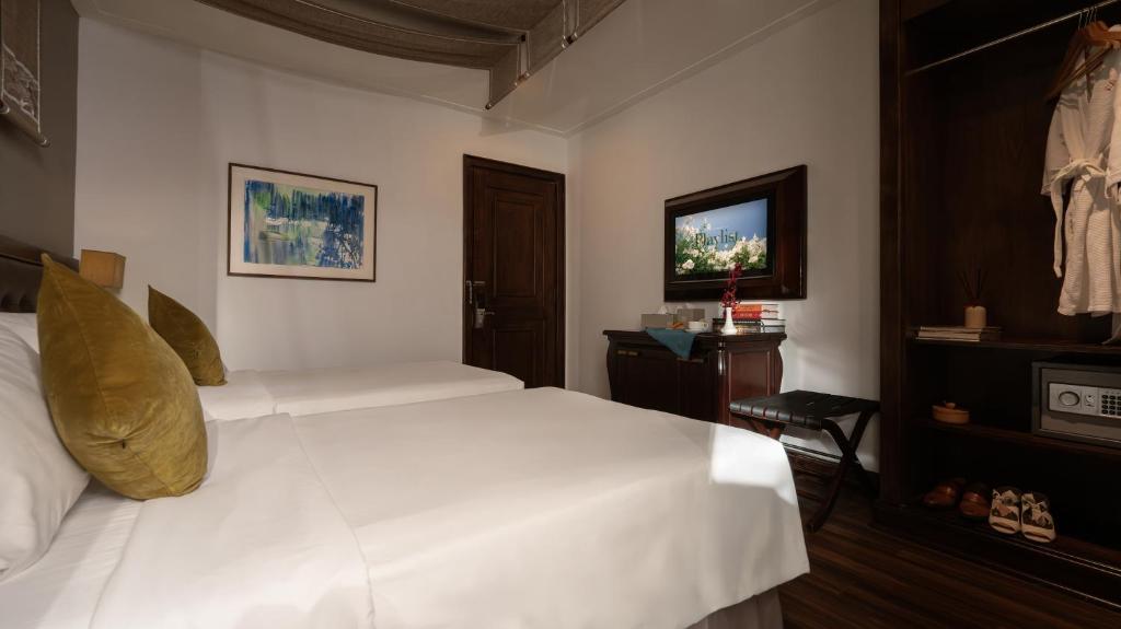 Superior Twin Room No Window (Daily free Minibar & (1) time Afternoon Tea)