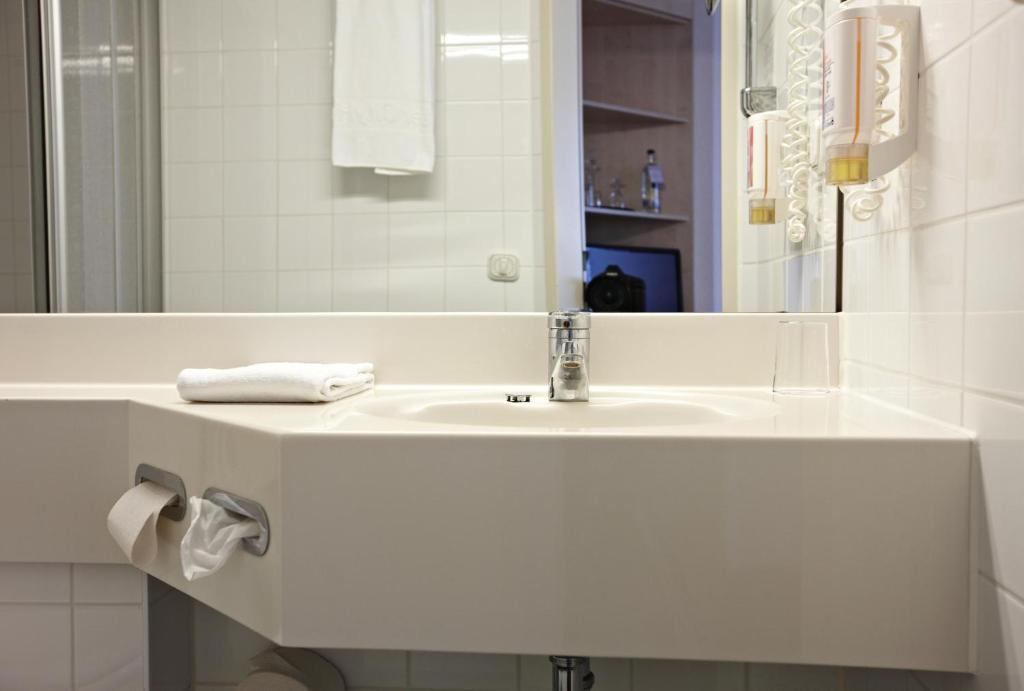 IntercityHotel Schwerin - Single Room