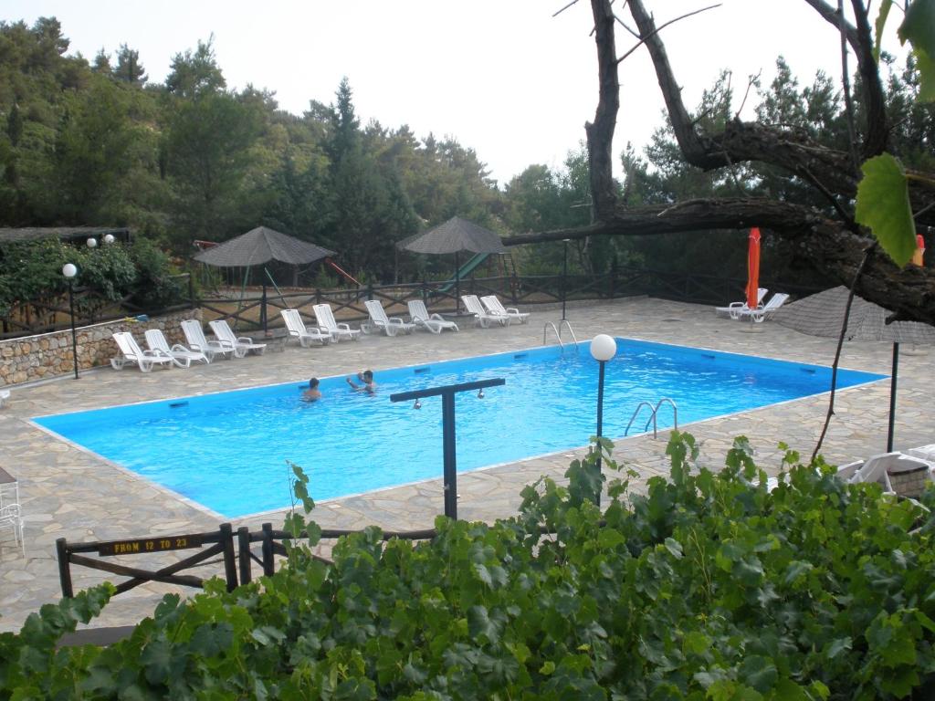 Bazén v ubytování Bungalow - Camping Apollon nebo v jeho okolí