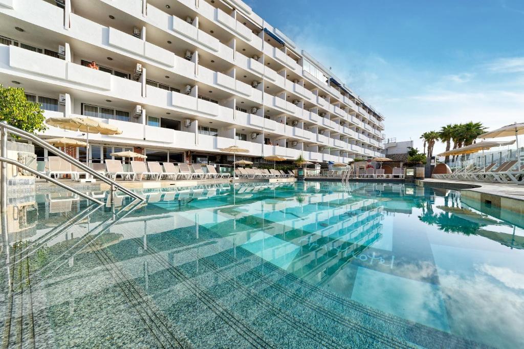 a swimming pool in front of a building at Aparthotel Maracaibo in Puerto Rico de Gran Canaria