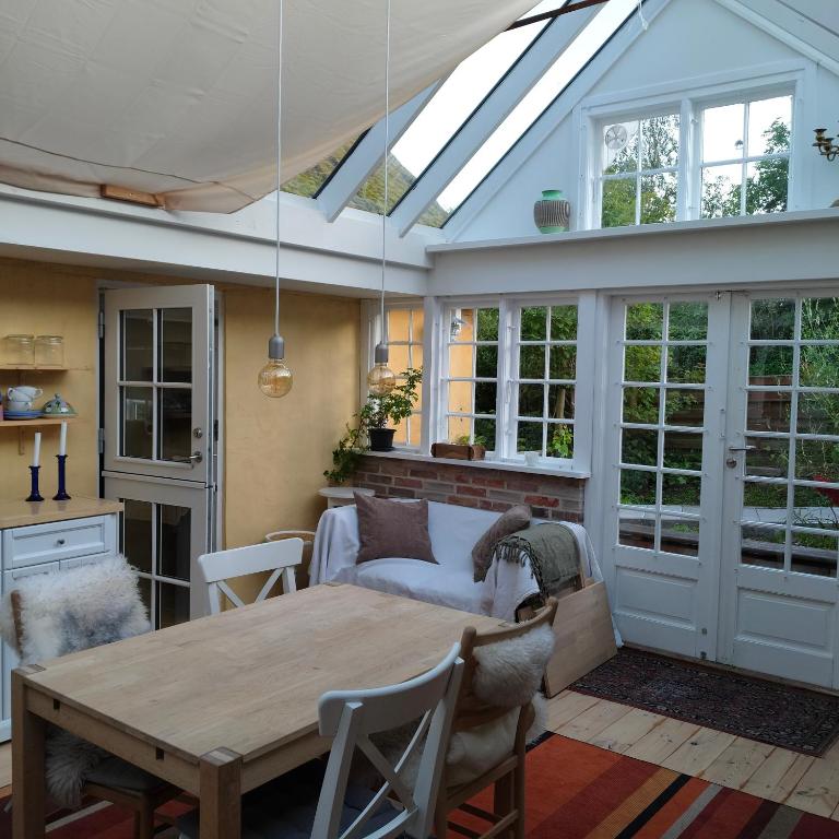 Anneks på landet, tæt på skov og strand