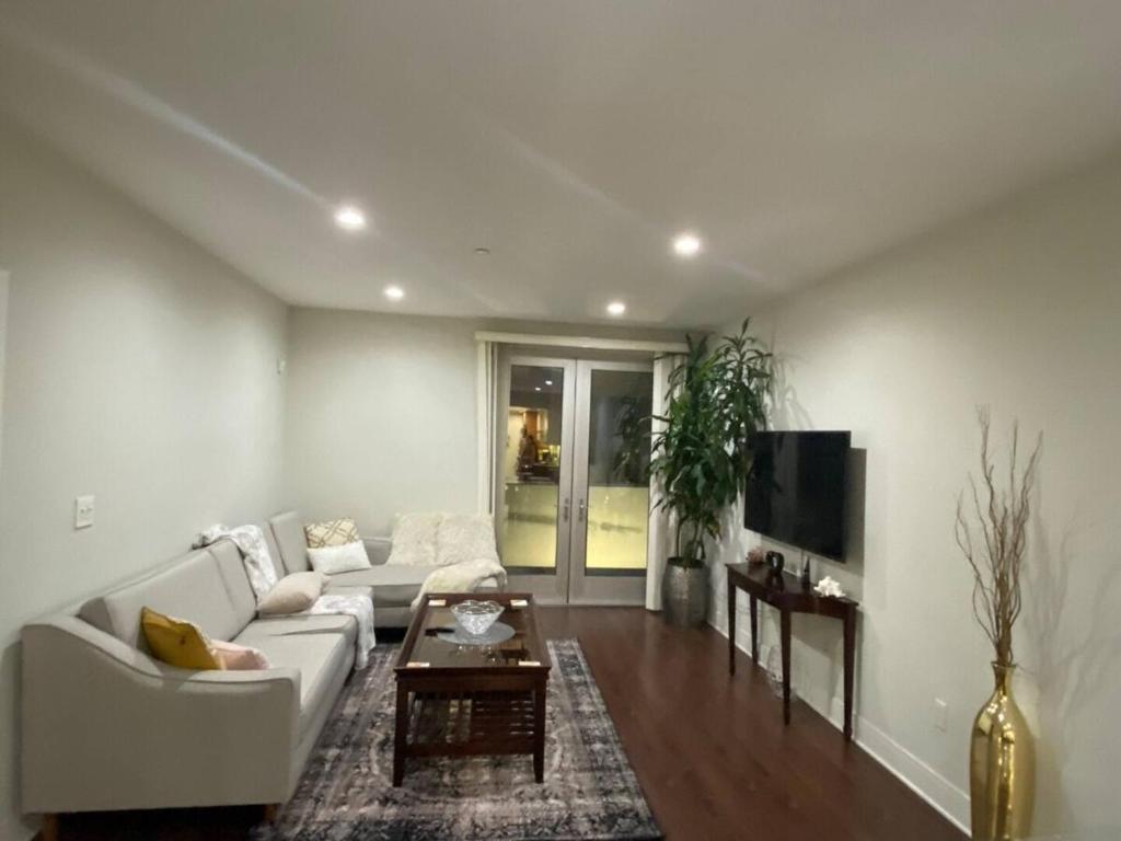 Glendale Americana 2 Bedroom 2 Bathroom Condo - 