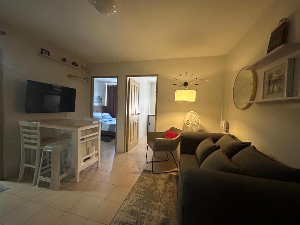 Iloilo Condo near Esplanade & sunset boulevard