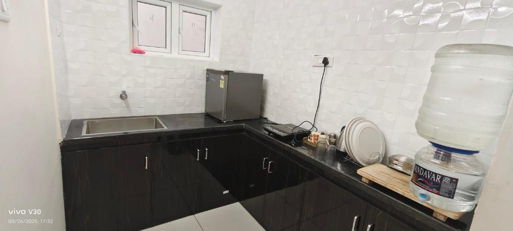 Η κουζίνα ή μικρή κουζίνα στο AGI Elite stay Srirangam