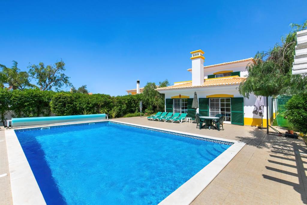 Vila Rolas - Beautiful 5 bed villa with pool and aircon 3 min to Luz beach