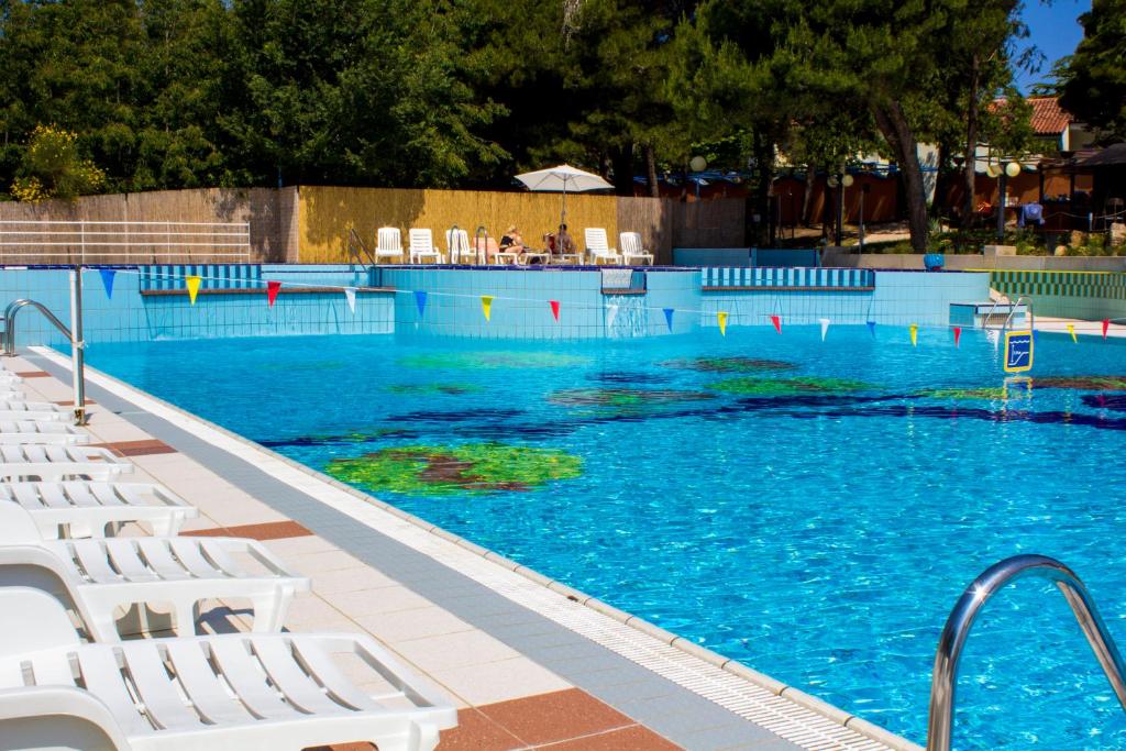 Bazén v ubytování Belvedere Resort Hotels nebo v jeho okolí