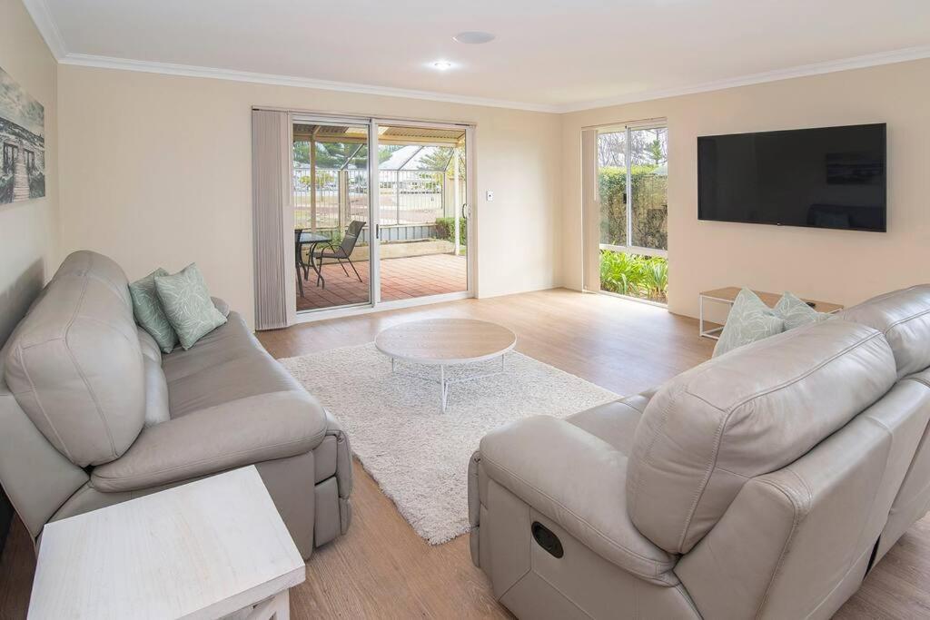 Χώρος καθιστικού στο Mainsail Views