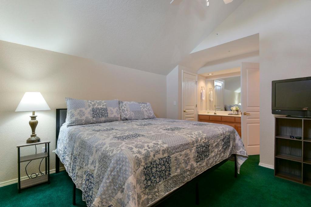 Gorgeous Condos at Thousand Hills - Heart of Branson - Spacious and Affordable photo