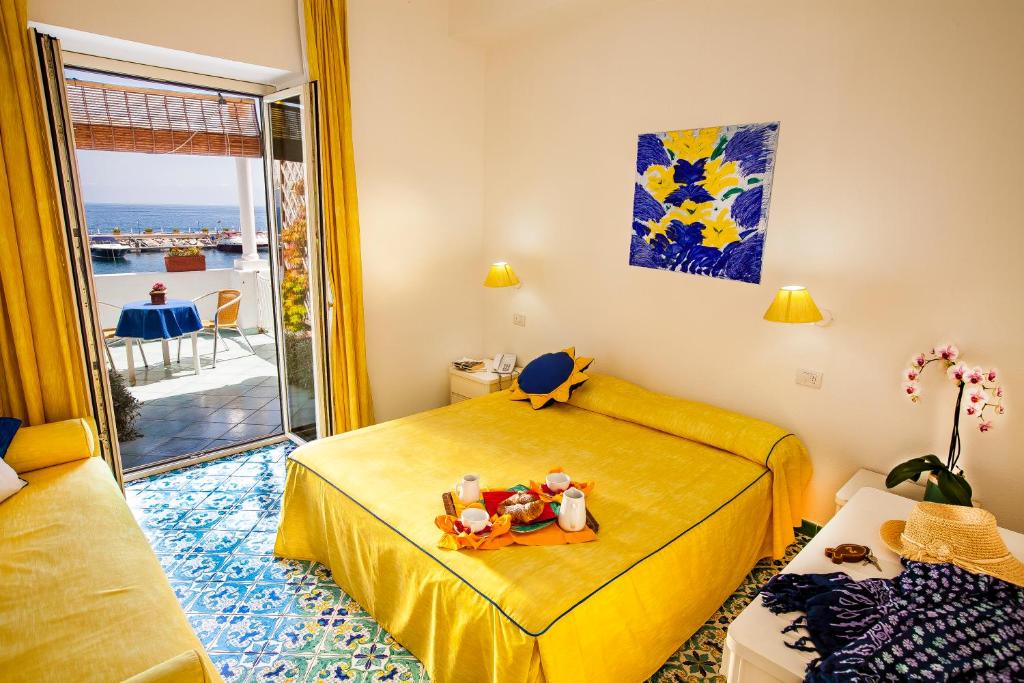 Posteľ alebo postele v izbe v ubytovaní Hotel La Sirenella
