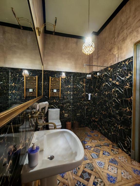 Noblesse Palace Old Town by NF - Resim 3