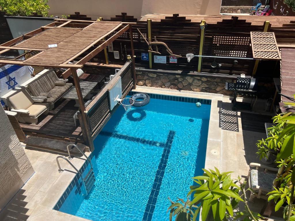 an overhead view of a blue swimming pool with a deck at Thai villa eilat - וילה תאי אילת in Eilat