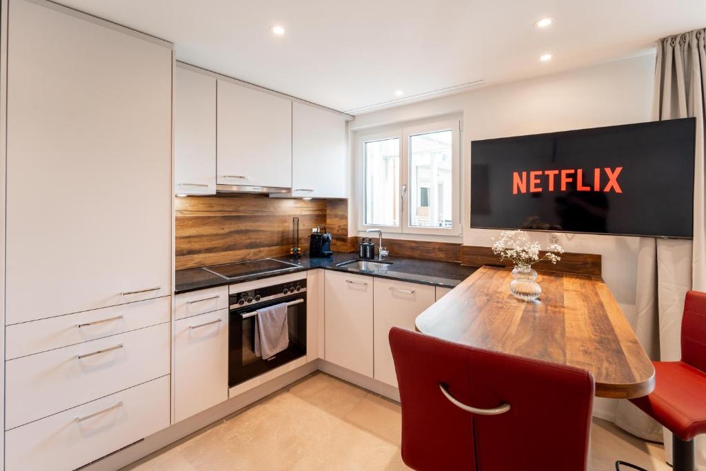 Kunstvolle Wohnung in der Stadt - Resim 4