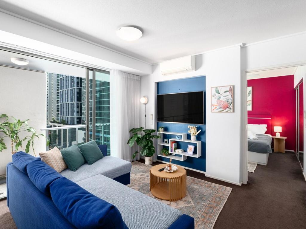 TV a/nebo společenská místnost v ubytování Heart ofCBD Partial RiverView Convenient Cozy Stay