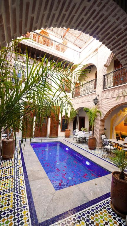 Bazén v ubytování Riad Touhfa Kasbah Marrakech nebo v jeho okolí