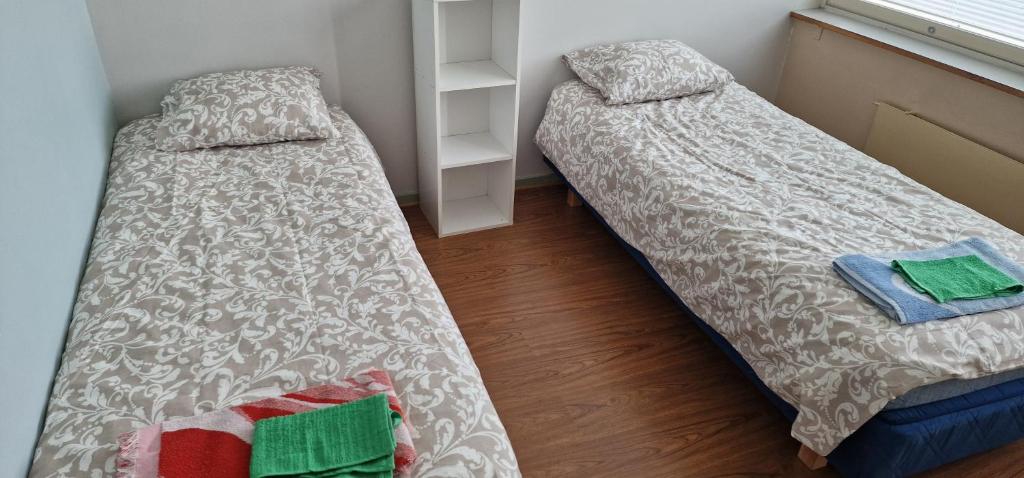 two twin beds in a room with at Pankkikallio 7 in Sorsakoski