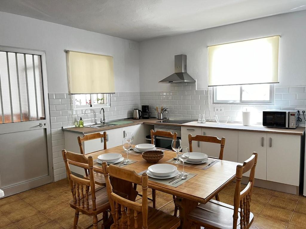 O bucătărie sau chicinetă la Acogedor apartamento en la Cala de Mijas con vistas al mar