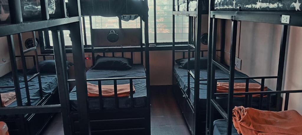 Ένα ή περισσότερα κρεβάτια σε δωμάτιο στο Rajshree Dormitory