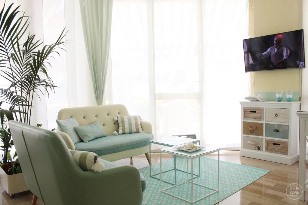 TV a/nebo společenská místnost v ubytování Hotel Flora