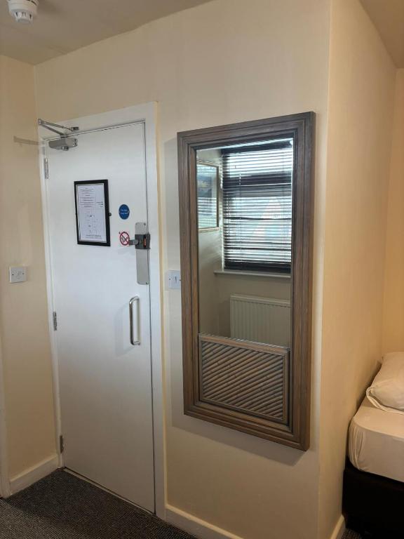 The Tudor House Hotel - Resim 30