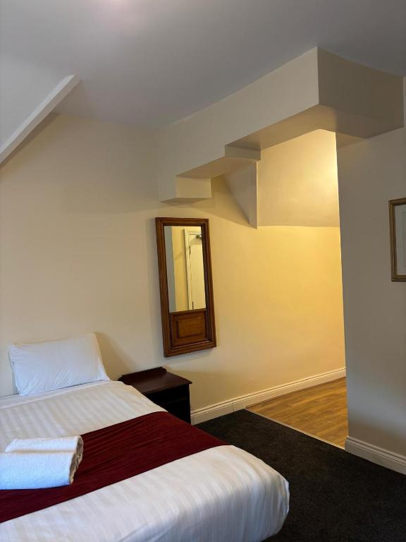 The Tudor House Hotel - Resim 36