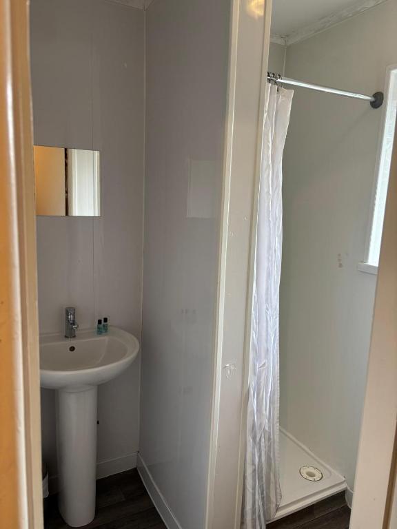 The Tudor House Hotel - Resim 41