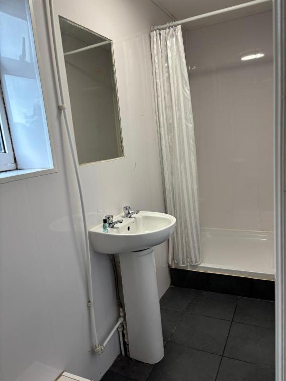 The Tudor House Hotel - Resim 44