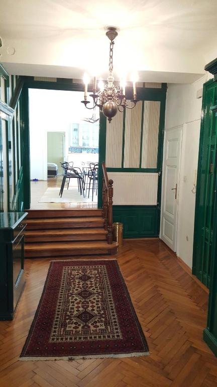 Big Viennese City Apartment with Piano and AC