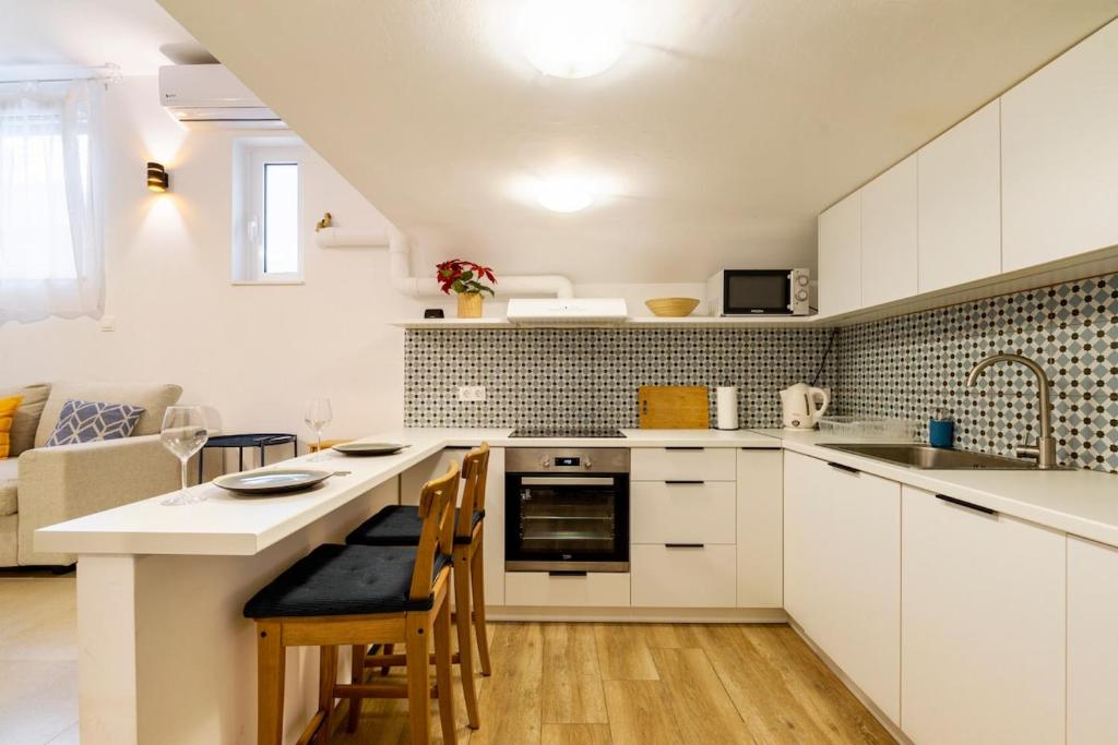 BIG BLUE - Your perfect home, Varnava, Pagrati