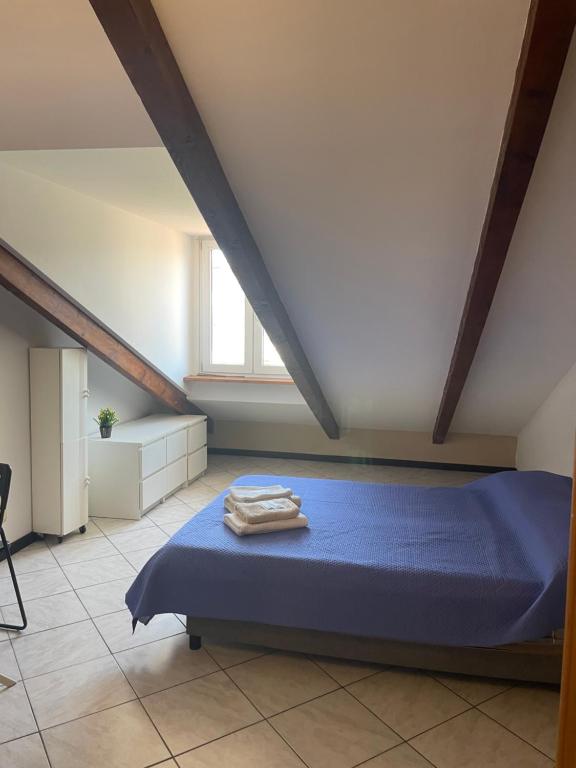 a bedroom with a blue bed in a attic at Mansarda N12 Galliari in Turin