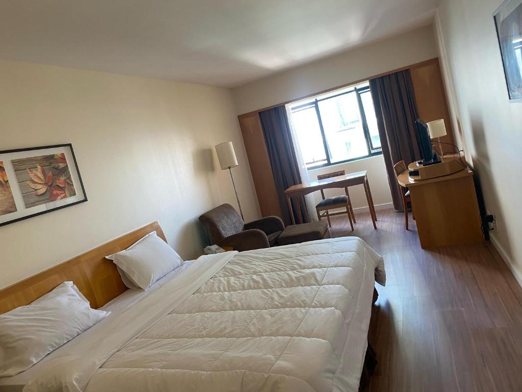 Ένα ή περισσότερα κρεβάτια σε δωμάτιο στο Hotel & Residência Alphaville