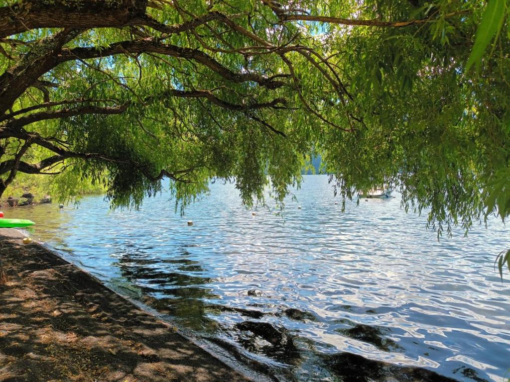 Cabaña Celeste - Acceso directo a playa lago Caburgua y cancha de tenis - direct access Beach in Cab