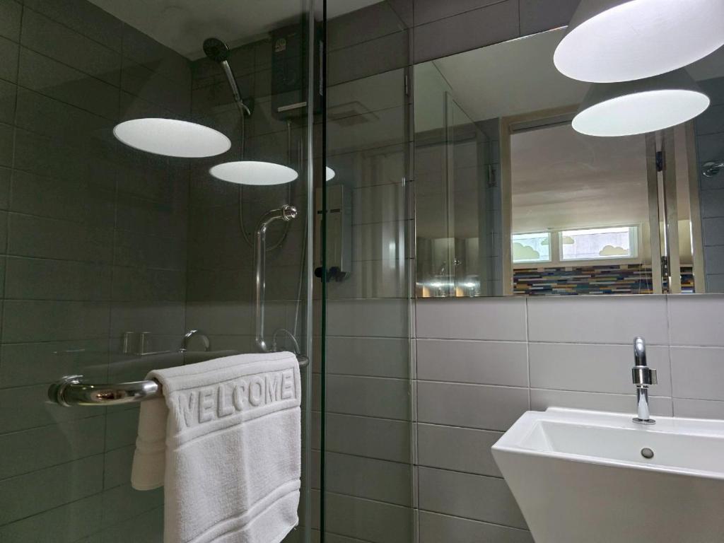 Somewhere to Escape - Hometel - Resim 45