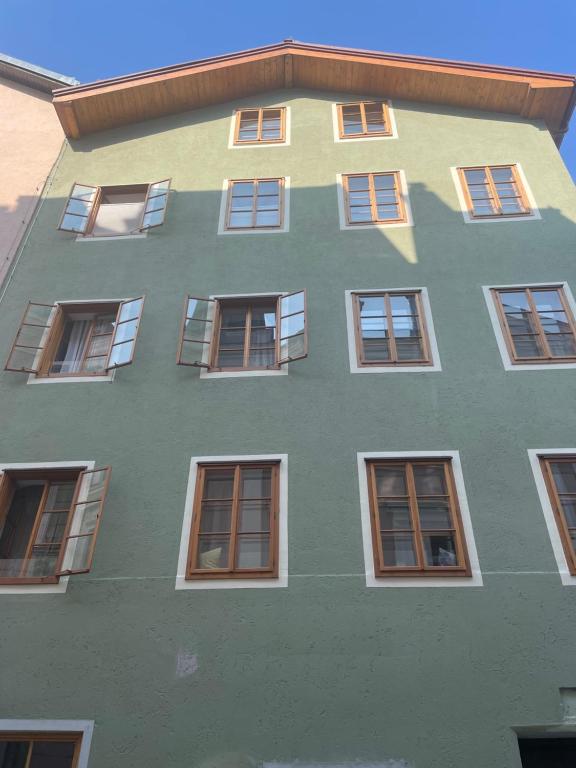 a tall green building with many windows at MIMIs Lakeside Apartment - NEWLY RENOVATED in Gmunden