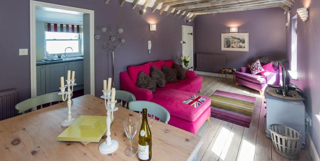 Waterfront Cottage 4