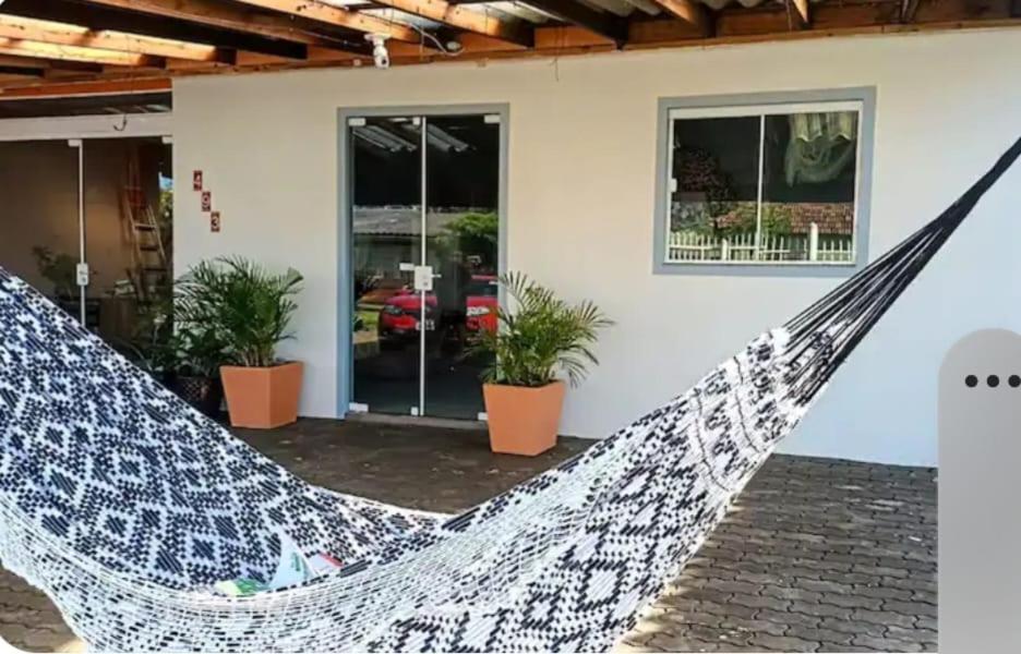 Taman di luar Casa com ar condicionado