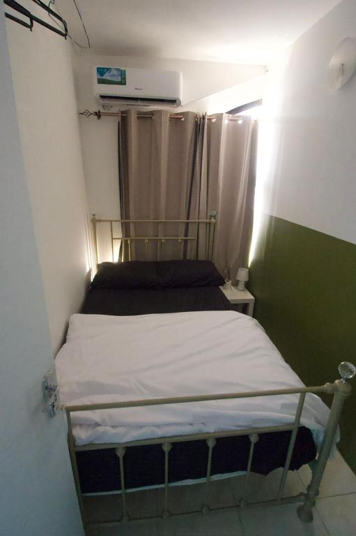 Central Abu Dhabi Private Room - Resim 10