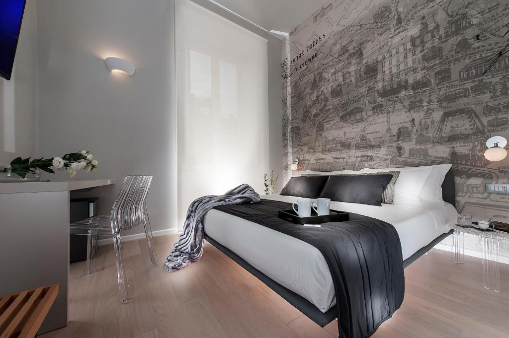 Colosseum Corner - 1