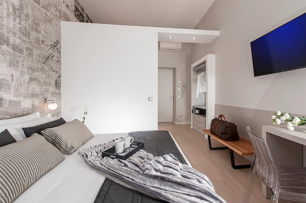 Colosseum Corner - 2