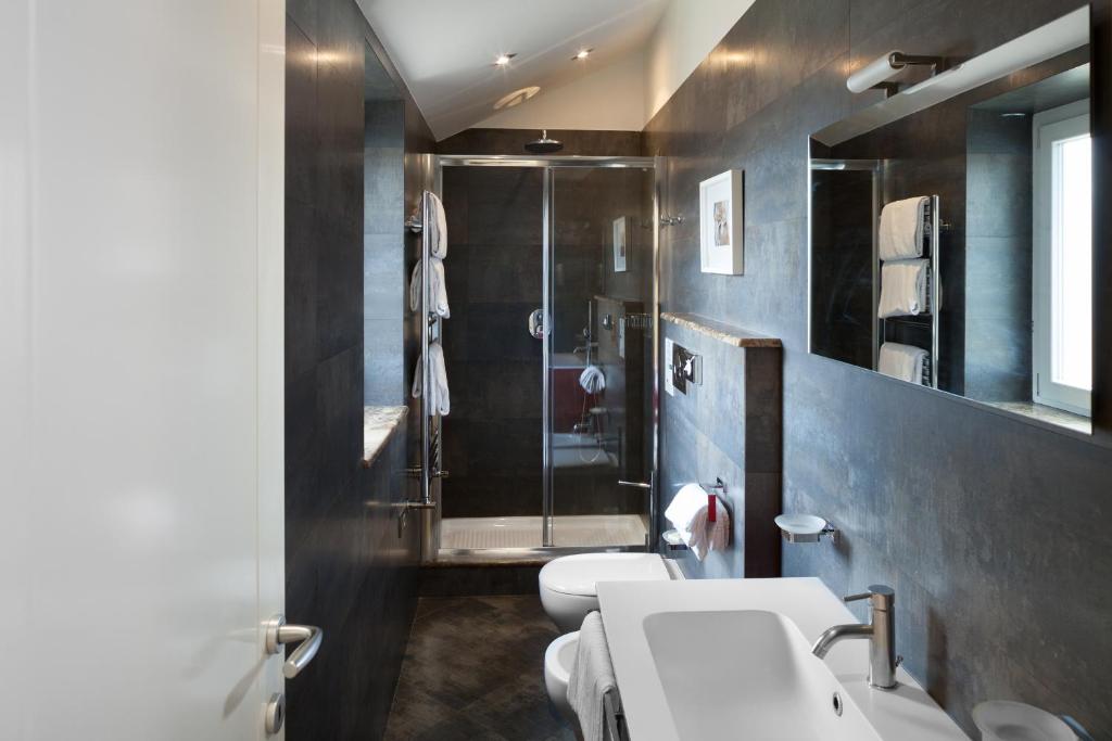 Koupelna v ubytování Hotel Executive