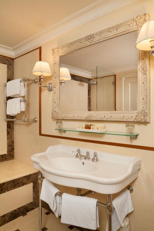 Koupelna v ubytování Hotel Executive