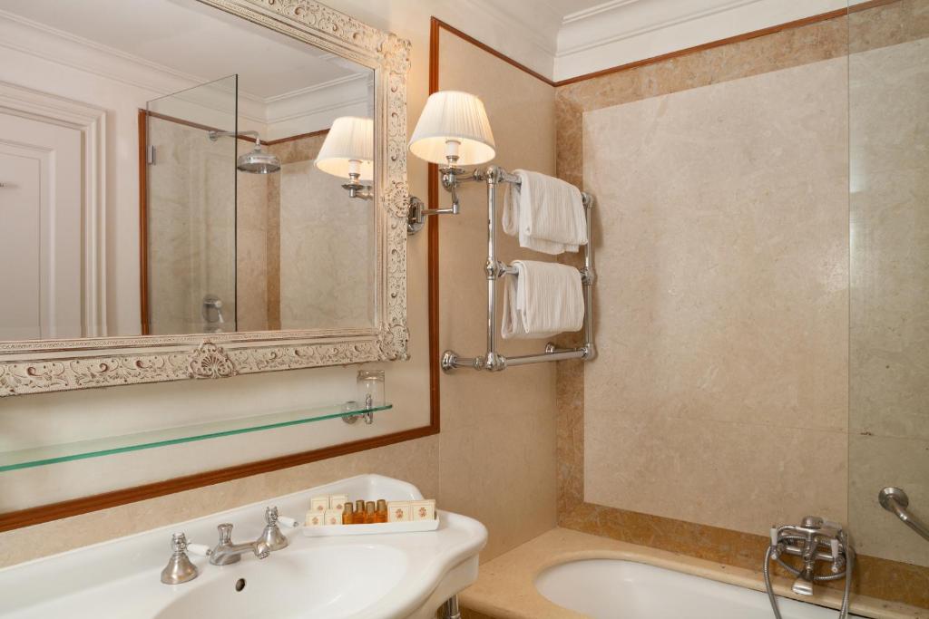 Koupelna v ubytování Hotel Executive
