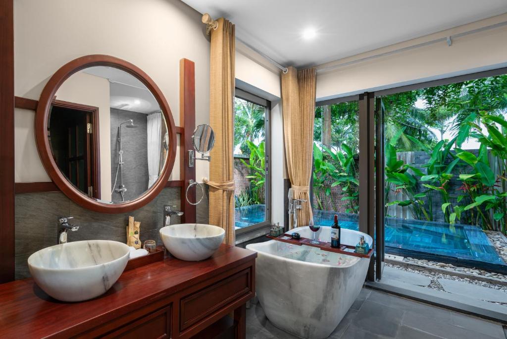 One-Bedroom River Suite Private Pool with Bathtub