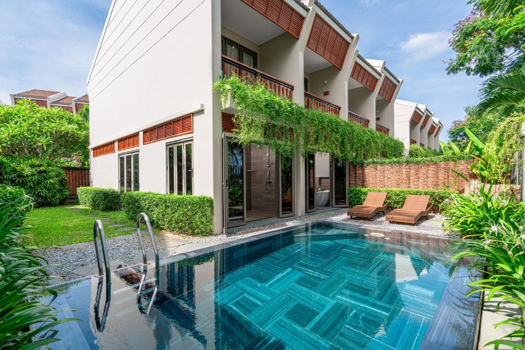 Two-Bedroom River Villa with Private Pool and Bathtub